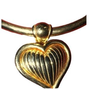 Floating puffed HEART gold tone flexible choker W/ reversible heart pendant
